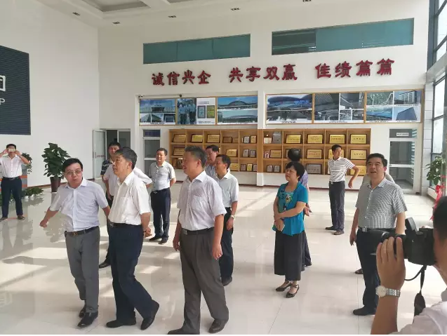 湖北省政协领导莅临美亚达集团检查指导工作(图1) 湖北省政协领导莅临美亚达集团检查指导工作(图1)