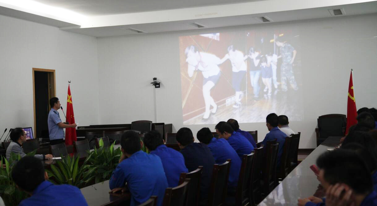市消防部门教官来公司为车间员工进行消防知识(图3)