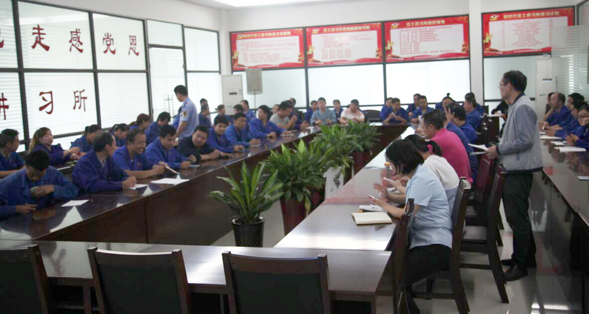 市消防部门教官来公司为车间员工进行消防知识(图4)